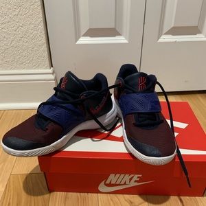 Kyrie Flytrap Nike’s boys size 4.5